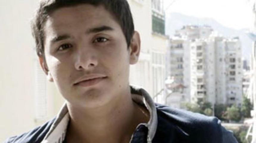 Lise &ouml;ğrencisi kaldırımda &ouml;l&uuml; bulundu