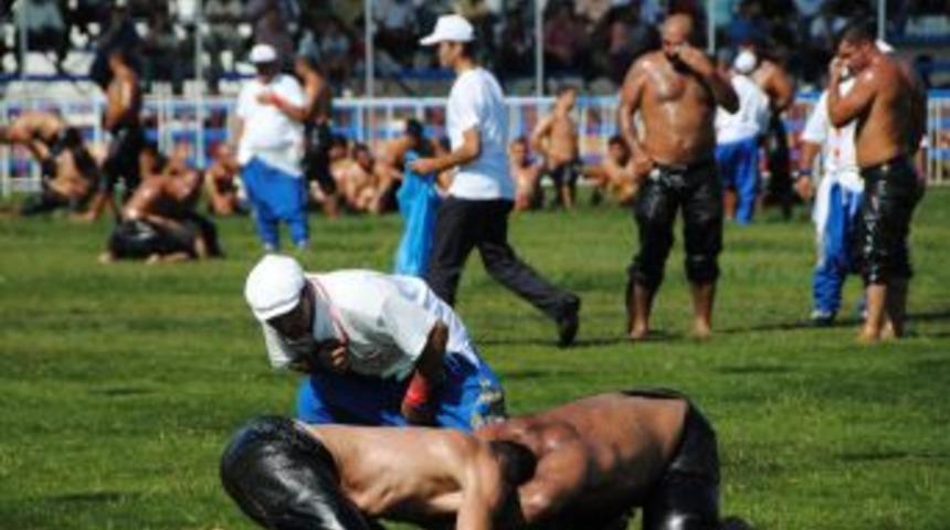 S&ouml;zen: Tarihi Kırkpınar Ayarındaki G&uuml;reşlerin Maliyeti 323 Bin Lira