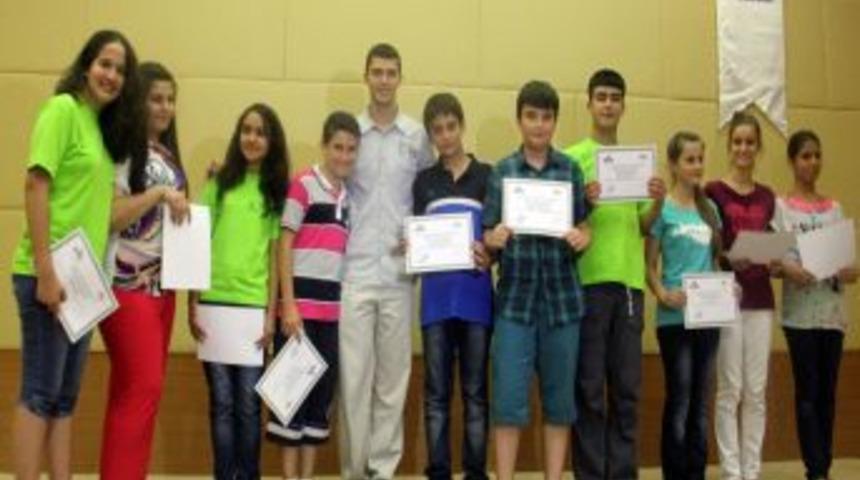 İngilizceyi Eğlenerek &Ouml;ğrendiler