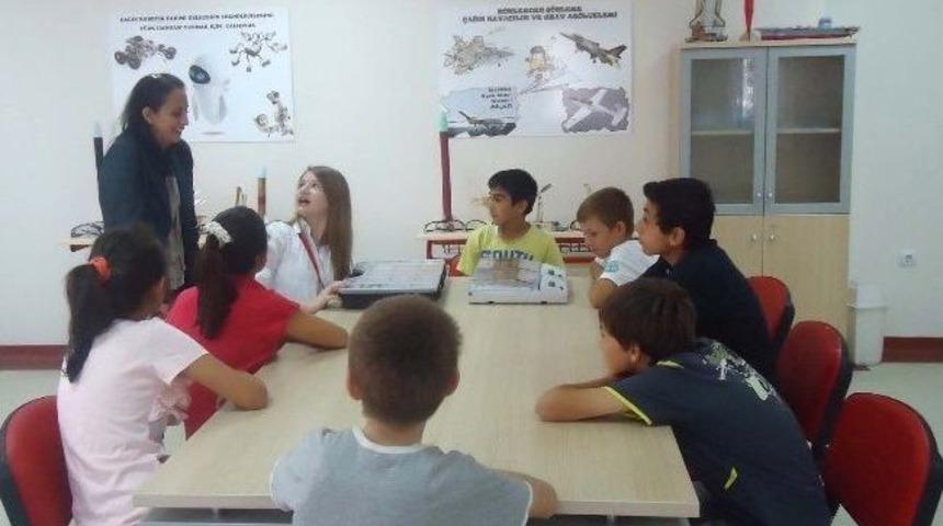 Aydınlıkevler Gen&ccedil;lik Merkezi &ldquo;bilim&rdquo; İle İlerliyor