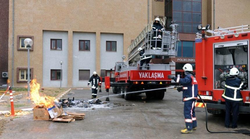 Vali Yılmaz, Deprem Tatbikatını Yerinde Inceledi