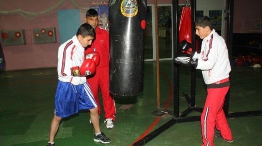 Paland&ouml;ken Belediyesi&rsquo;nin İki Sporcusu Geleceğin Milli Takımına Se&ccedil;ildi