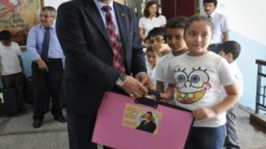 Toroslar Belediyesi 5 Bin &Ouml;ğrenciye Kırtasiye Yardımında Bulundu