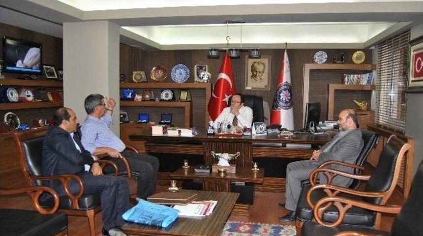 Likoğlu&rsquo;na Suriye'ye İnsani Yardım Platformu'ndan Plaket