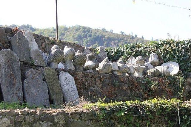 Tirebolu Kalesi’ndeki Tarihi Osmanlı Mezar Taşlarının Durumu