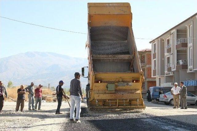 Erzincan Belediyesi Kaldırım Ve Asfalt Çalışmalarına Devam Ediyor