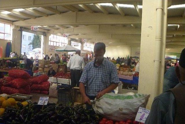 Bilecik Kapalı Pazar Alanında Sigara Yasağına Uyulmuyor 2