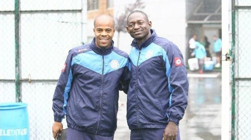 &Ccedil;aykur Rizespor Medical Park Antalyaspor Ma&ccedil;ı Hazırlıklarını Yoğun Yağmur Altında S&uuml;rd&uuml;rd&uuml;