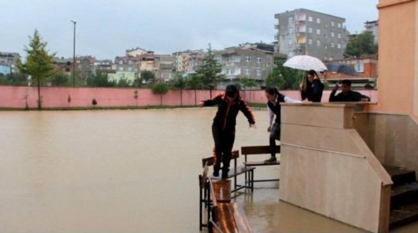 Fatsa&rsquo;da Sağanak Yağış