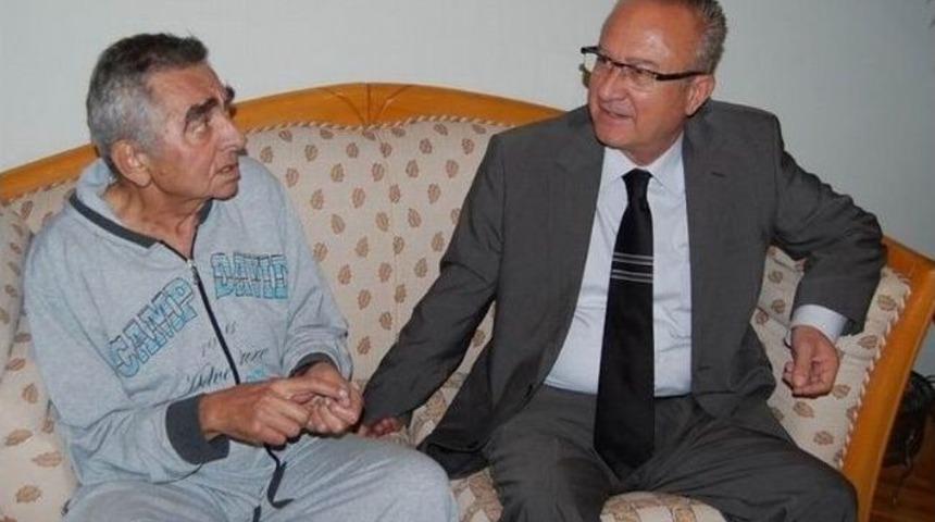 Başkan Pekel'den Ameliyat Olan Meclis &Uuml;yesine Ziyaret