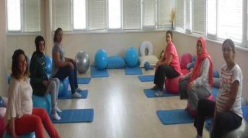 Kadınlar Egzersizle Doğuma Hazırlanıyor