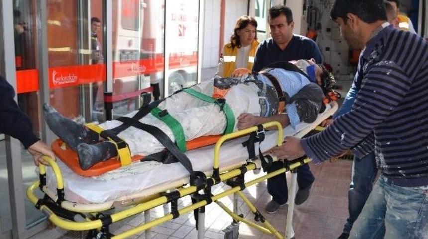 İnşaatta &Ccedil;alışan Gen&ccedil; 5'inci Kattan D&uuml;şt&uuml;