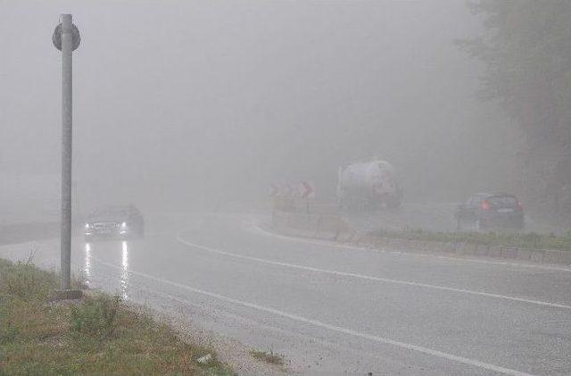 Bolu Dağı'nda Sis Ve Yağmur