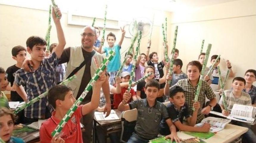 20 Bin Suriyeli &Ouml;ğrenciye Eğitim Yardımı