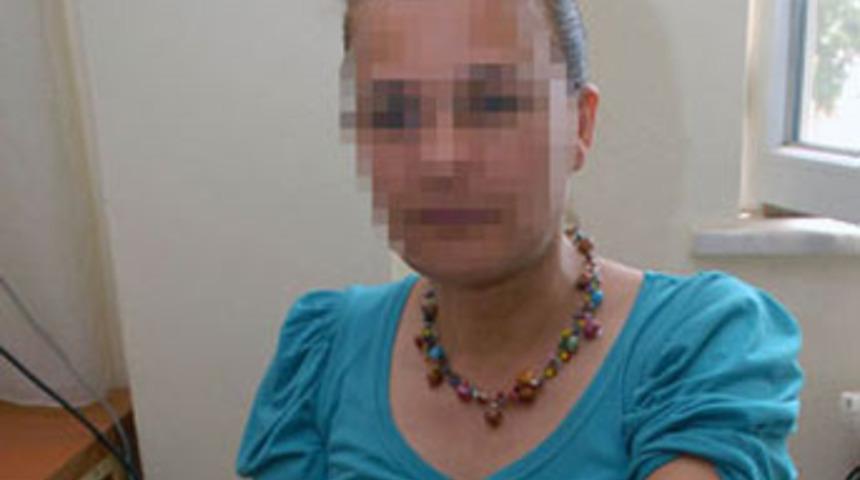 Kız &ouml;ğrenci, &ouml;ğretmenini d&ouml;vd&uuml;