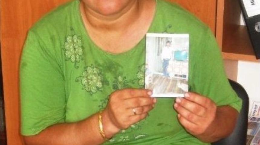 &Ouml;demiş'li Emine 23 Yıldır G&ouml;rmediği Babasını Arıyor