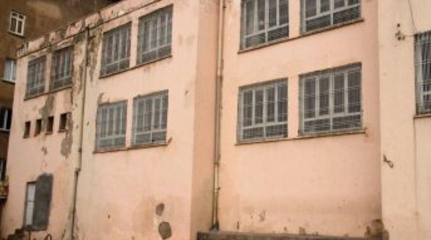 Okul Denetleyen Vali, Idareciler Hakkında Soruşturma Başlattı