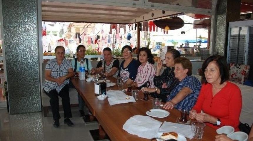 Torbalı&rsquo;daki Chp&rsquo;li Kadınlar Se&ccedil;im Startını Verdi