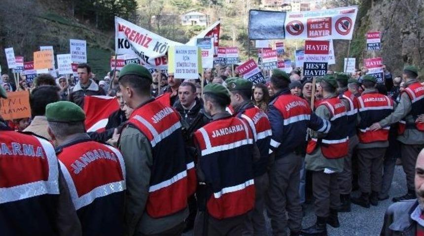 Yol kapatan HES karşıtı k&ouml;yl&uuml;ler hakkında inceleme