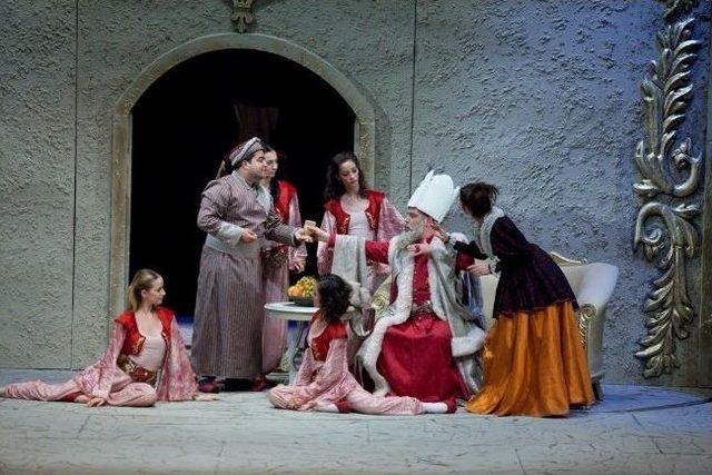 Opera&rsquo;da &ldquo;lale &Ccedil;ılgınlığı&rdquo; 1