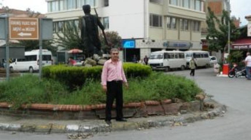 &Ouml;demiş'te H&uuml;rriyet Meydanı Ve Efe Heykeli İlgi Bekliyor