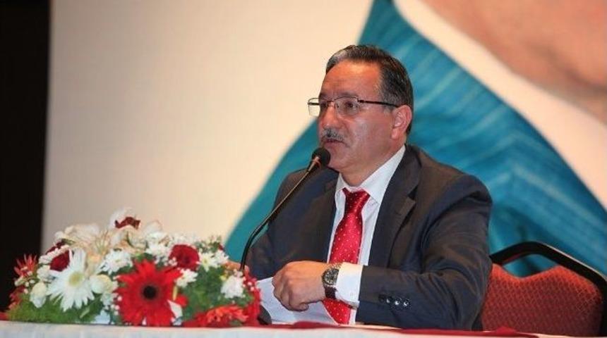 Yazar Karataş&rsquo;tan Huzurlu Ailenin Sırları