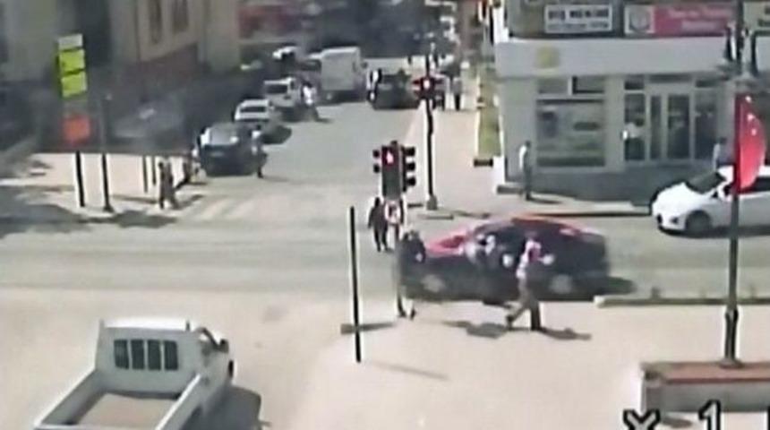 Gelin Arabası Yaşlı Kadına &Ccedil;arptı