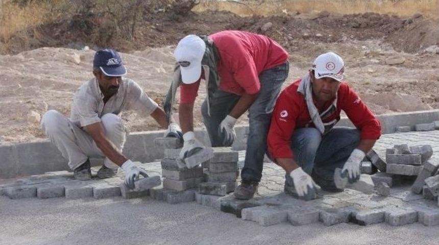 2000 Evler Mahallesinde Yol D&uuml;zenleme &Ccedil;alışmaları