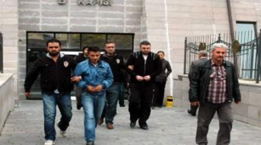 Yakalama Emri Bulunan 7 Kişi Tutuklandı