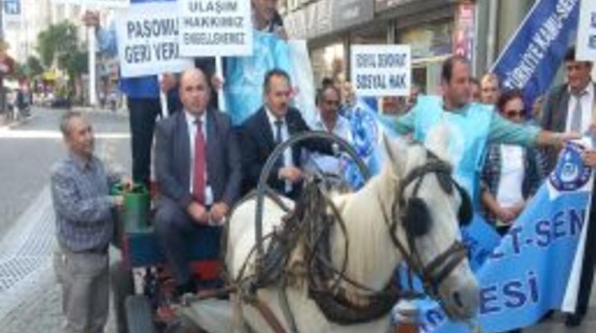 Ulaşım Hakkı I&ccedil;in At Arabalı Eylem Yapıldı