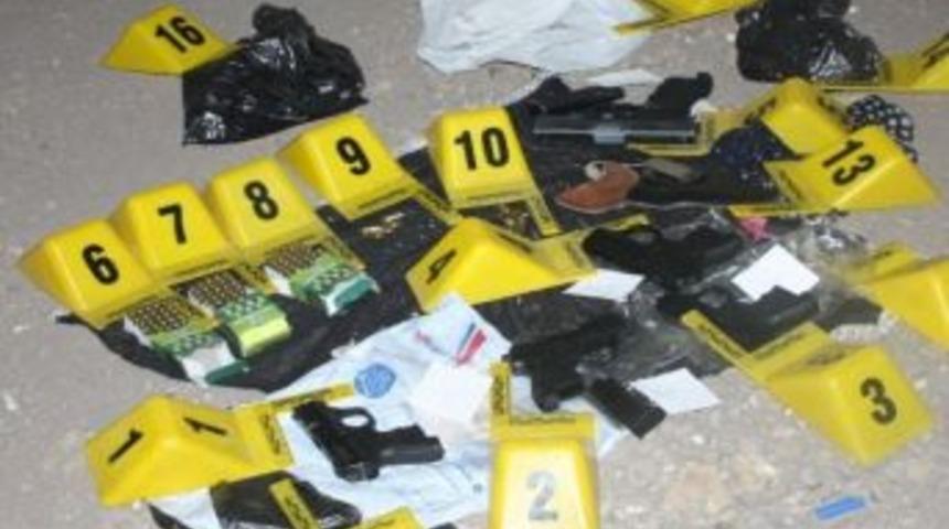 Erzurum&rsquo;da İki Ayrı Operasyonda 6 Adet Tabanca Ve &Ccedil;ok Sayıda M&uuml;himmat Ele Ge&ccedil;irildi