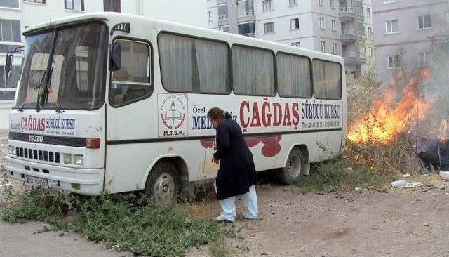 Aksaray'da Ot Yangını Paniği