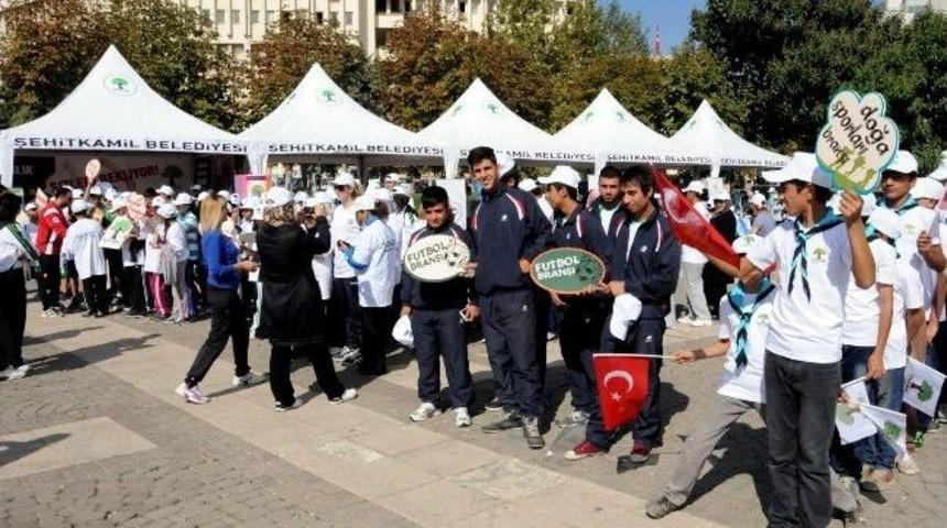 Şehitkamilli Sporcular Sağlığa Y&uuml;r&uuml;d&uuml;