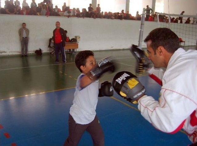 8 Yaşındaki Boks&ouml;r Olimpiyatlara Hazırlanıyor 1