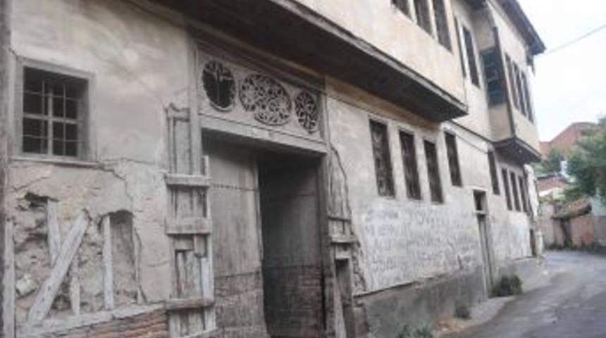 Tarihi Binalar Tinercilere Emanet