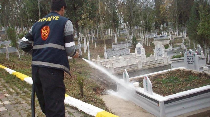 Kavak'ta Bayram &Ouml;ncesi Mezarlık Temizliği
