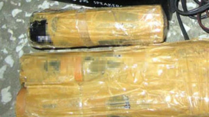 Yola d&ouml;şenen 100 kilo patlayıcı bulundu