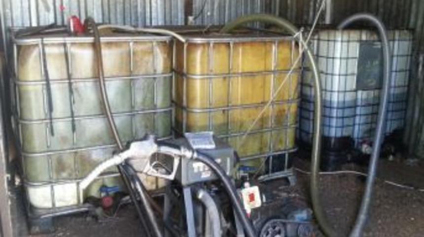 İzmir&rsquo;de Bin 180 Litre Ka&ccedil;ak Akaryakıt Ele Ge&ccedil;irildi