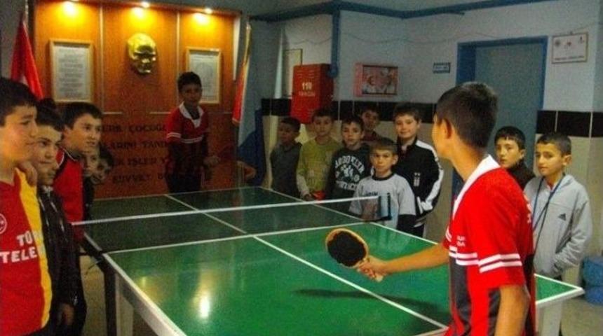 Hasanlar Ortaokulu'nda Masa Tenisi Turnuvası