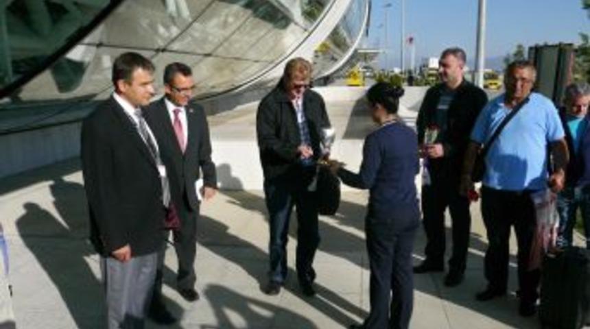 Erzincan Havalimanı'nda G&uuml;mr&uuml;kl&uuml; Yolcu Ge&ccedil;işleri Başladı