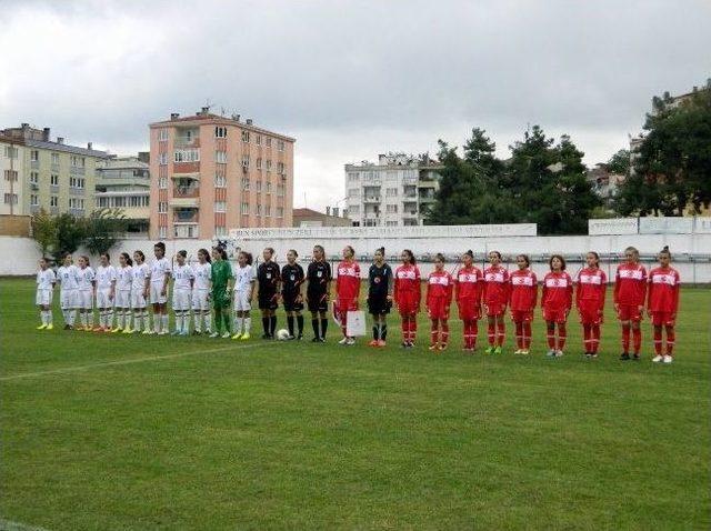 Türkiye U15 Kız Takımı, Hazırlık Maçında Azerbaycan'ı 4-2 Mağlup Etti