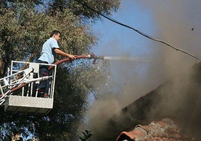 Antalya Orman Bölge Müdürlüğü Lojmanlarında Yangın