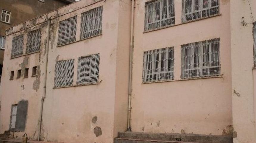 Vali Cengiz'den Okullara Habersiz Denetim