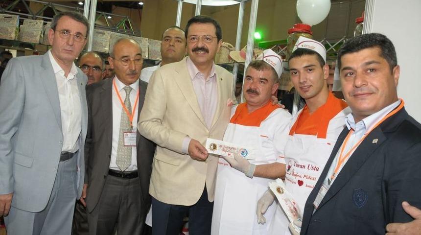 Ünlü Pideciden TOBB Üyesi Murzioğlu’na Teşekkür Plaketi