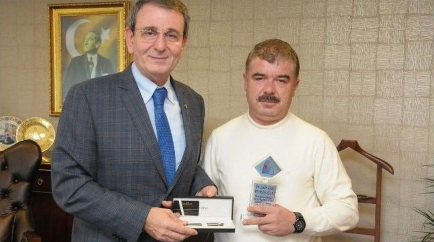 Turan Usta&rsquo;dan Murzioğlu&rsquo;na Teşekk&uuml;r Plaketi