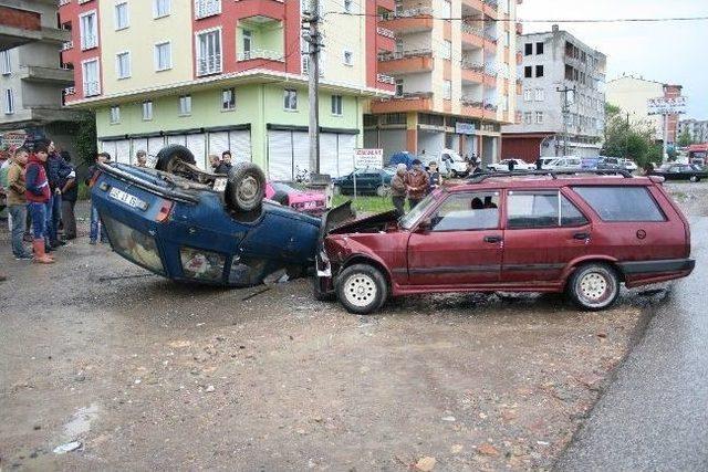 Kaza Yapan Sürücüler Araçları Bırakıp Kaçtı