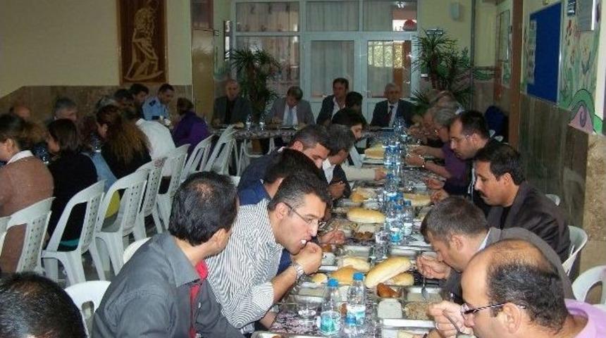 Hayırsever Arif Cebeci&rsquo;den &Ouml;ğretmenlere Yemek