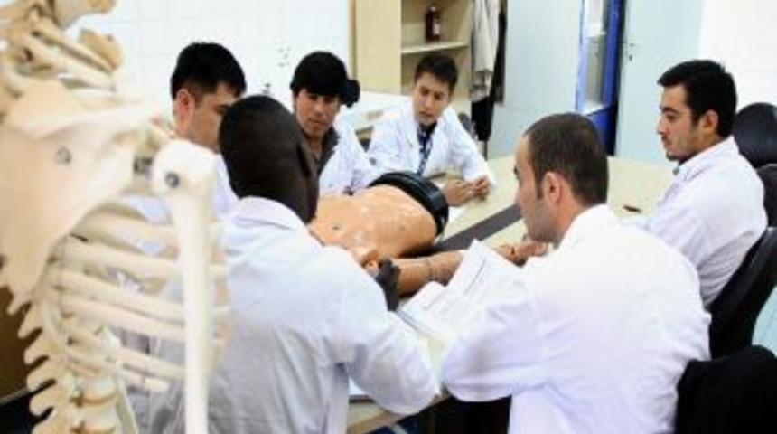 Cumhuriyet &Uuml;niversitesi'nde 15 Yabancı Uyruklu &Ouml;ğrenci Eğitim G&ouml;r&uuml;yor