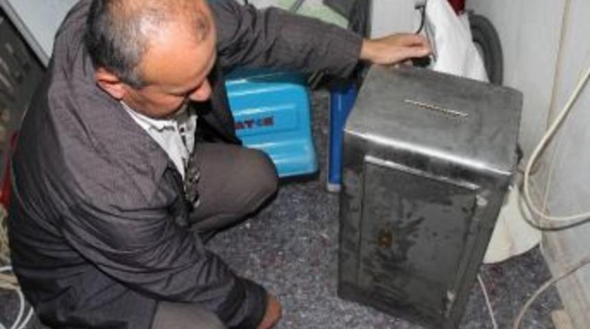 Caminin Yardım Kasasından 162 Lira &Ccedil;alınmış