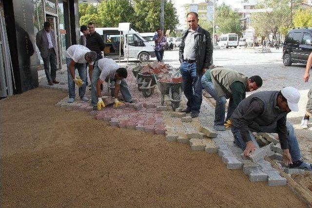 Muradiye Belediyesi’nden Kaldırıl Yenileme Çalışması